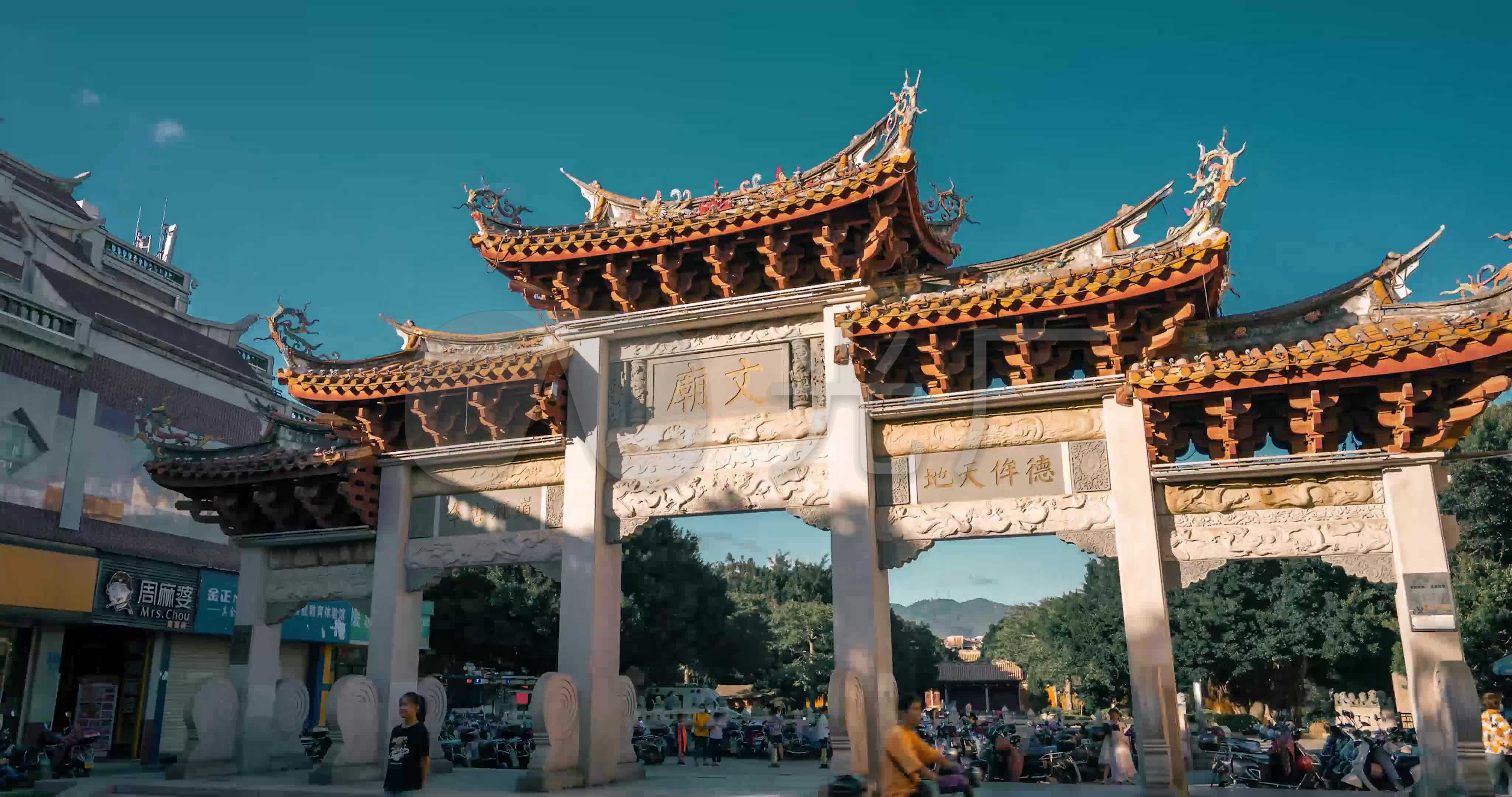 泉州府文廟牌坊大范圍移動延時攝影4k素材_4096x21.