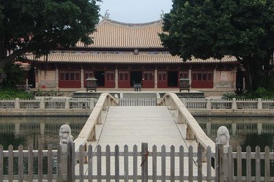 泉州府文廟位于涂門街中山路口,規(guī)模很大。.